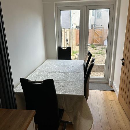 Large Room 2 Bristol Exterior foto